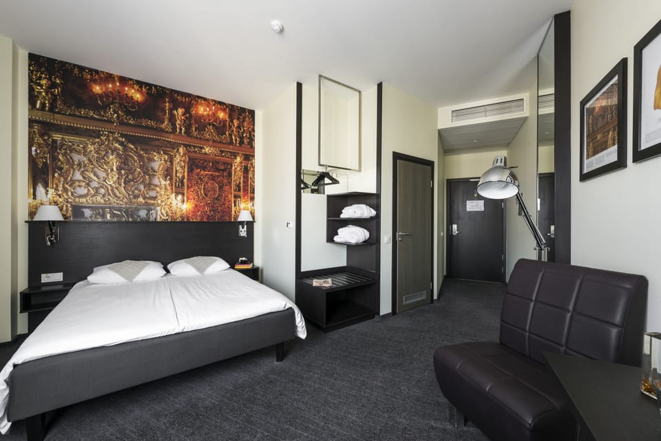 Superior Double Room | Desk, soundproofing, iron/ironing board, free cribs/infant beds
