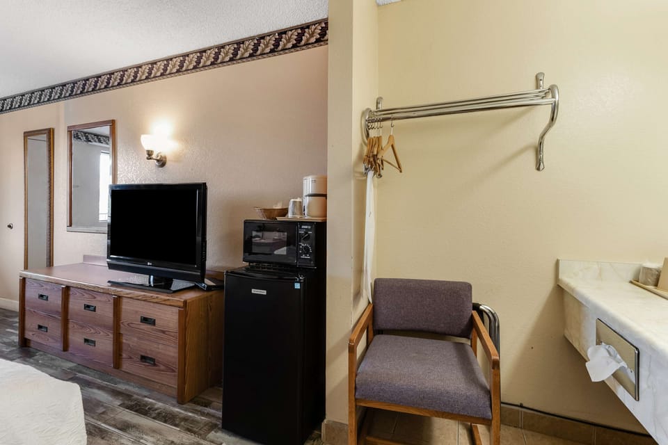 Room, 2 Double Beds | Desk, free WiFi, bed sheets