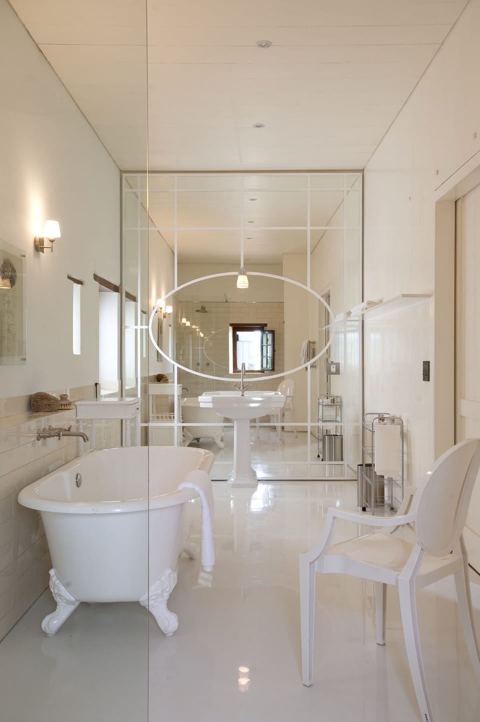 Separate tub and shower, deep soaking tub, free toiletries, hair dryer