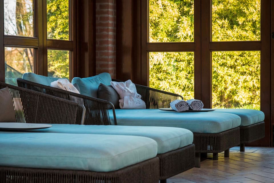 2 indoor pools, 2 outdoor pools, pool umbrellas, sun loungers