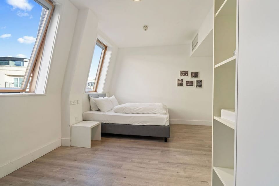 Queen Room | 1 bedroom, premium bedding, pillowtop beds, desk