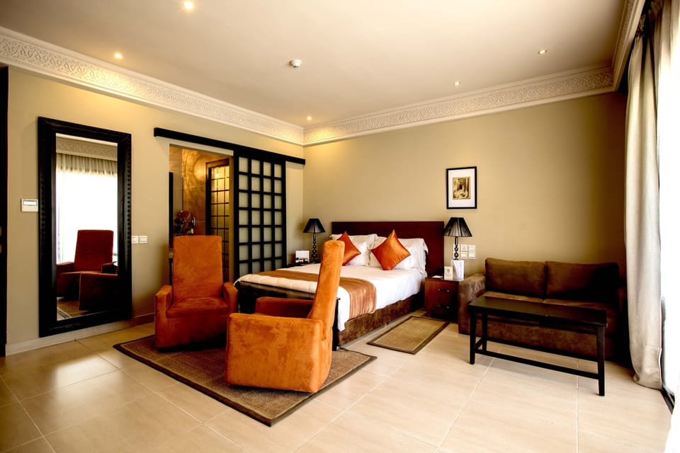 Deluxe Room | Premium bedding, minibar, in-room safe, desk
