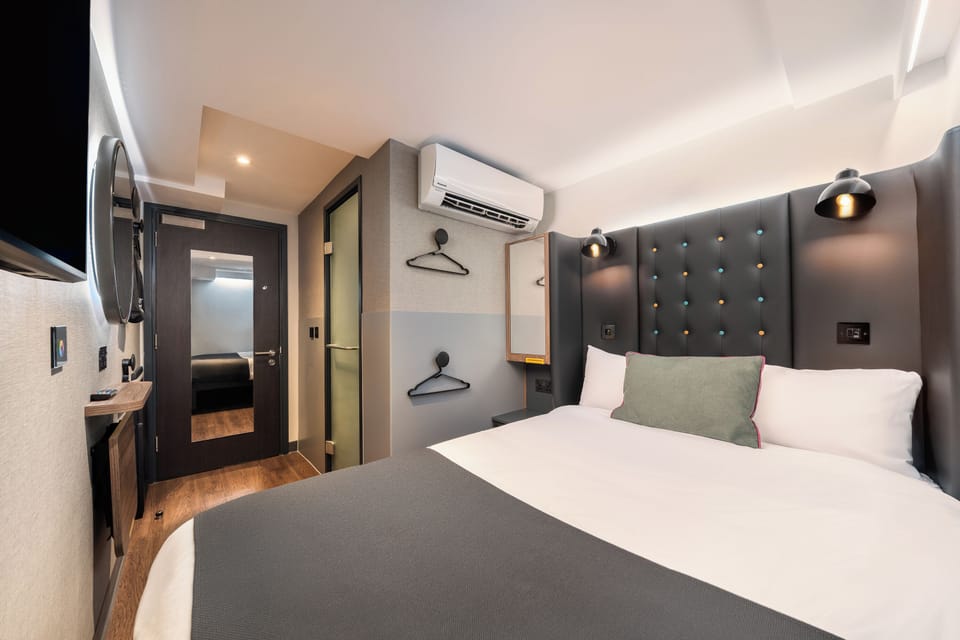 Cosy Double without Window | In-room safe, desk, blackout drapes, free WiFi