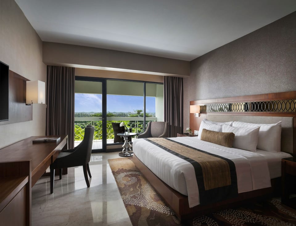 Premium bedding, minibar, in-room safe, desk