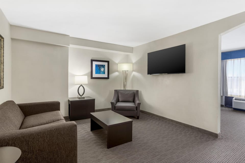 Suite, 1 King Bed, Non Smoking, Refrigerator & Microwave | In-room safe, desk, laptop workspace, soundproofing