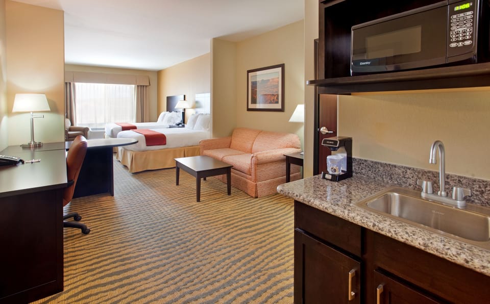 Suite, 1 King Bed | Iron/ironing board, cribs (free), rollaway beds (free), bed sheets