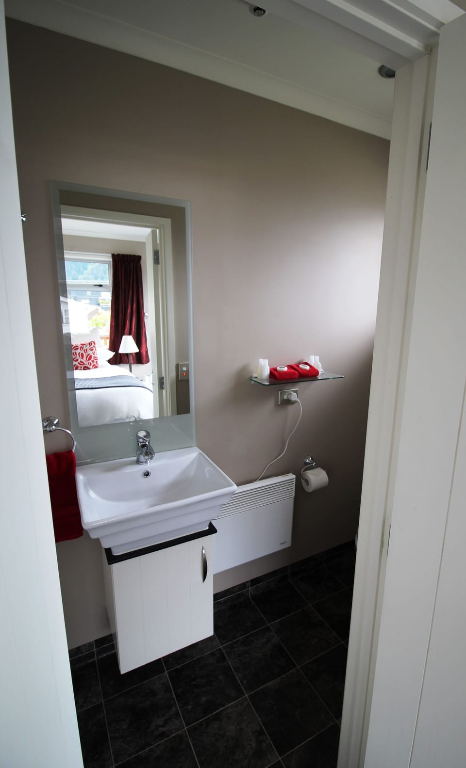 Bathroom sink