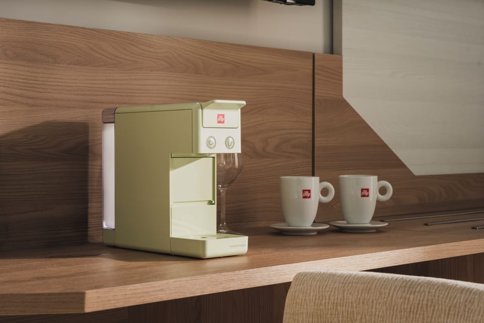 Deluxe Double or Twin Room | Coffee and/or coffee maker