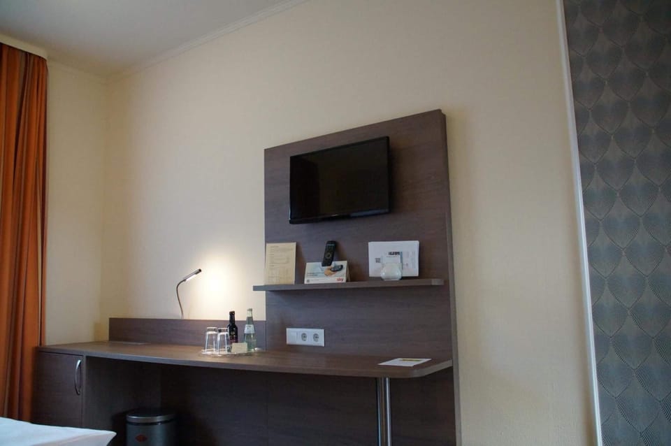 Individually furnished, desk, blackout drapes, free WiFi