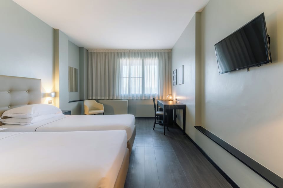 Comfort Double Room (mandatory web-check-in) | Minibar, in-room safe, WiFi (free), bed sheets