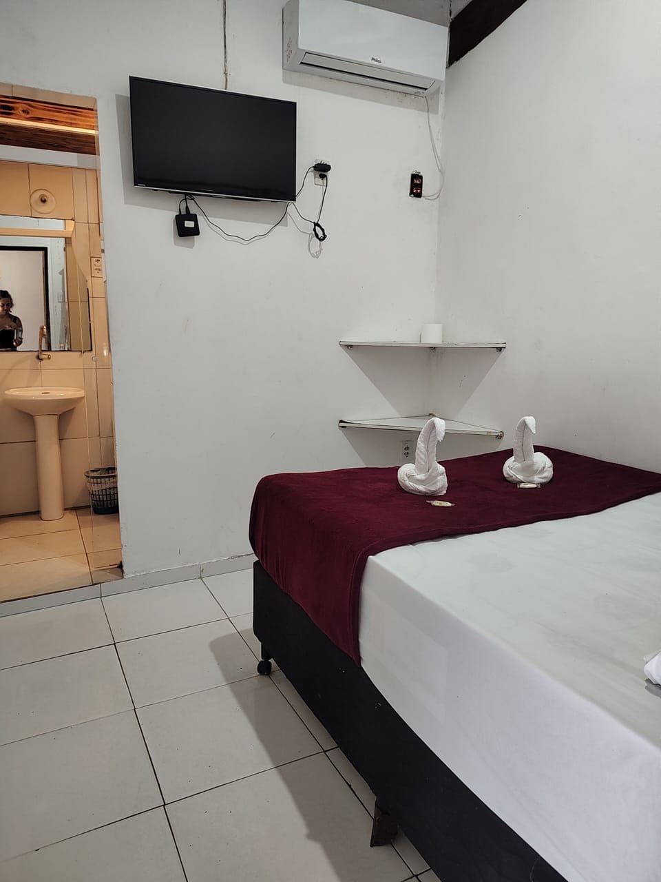 Standard suite with window | 1 bedroom, WiFi (free), bed sheets