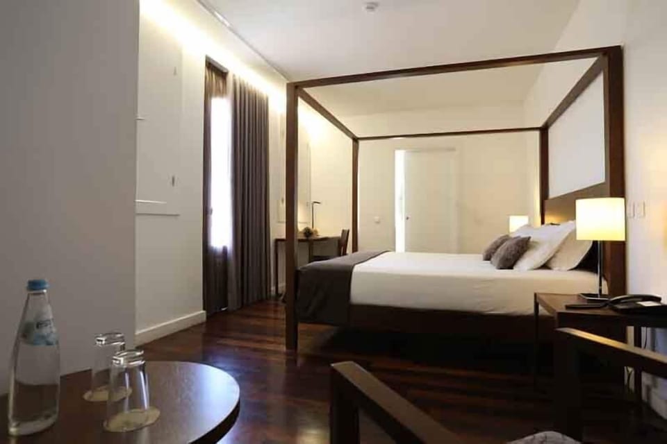 Superior Double Douro | Minibar, in-room safe, desk, soundproofing