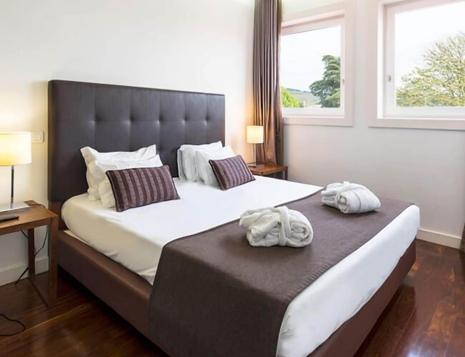 Family Room | Minibar, in-room safe, desk, soundproofing