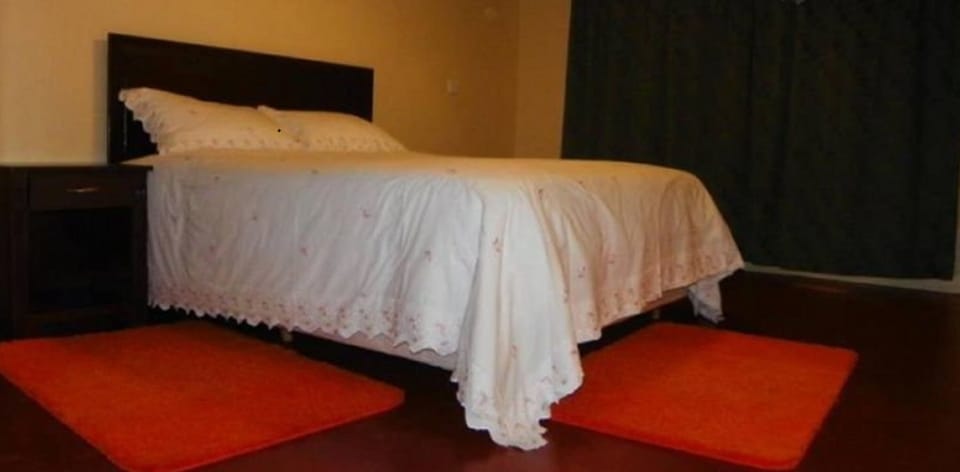 Double Room | Blackout drapes, bed sheets