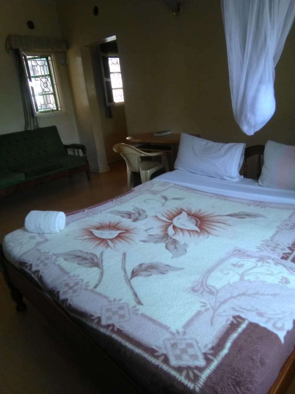 Double Room | Desk, free WiFi, bed sheets