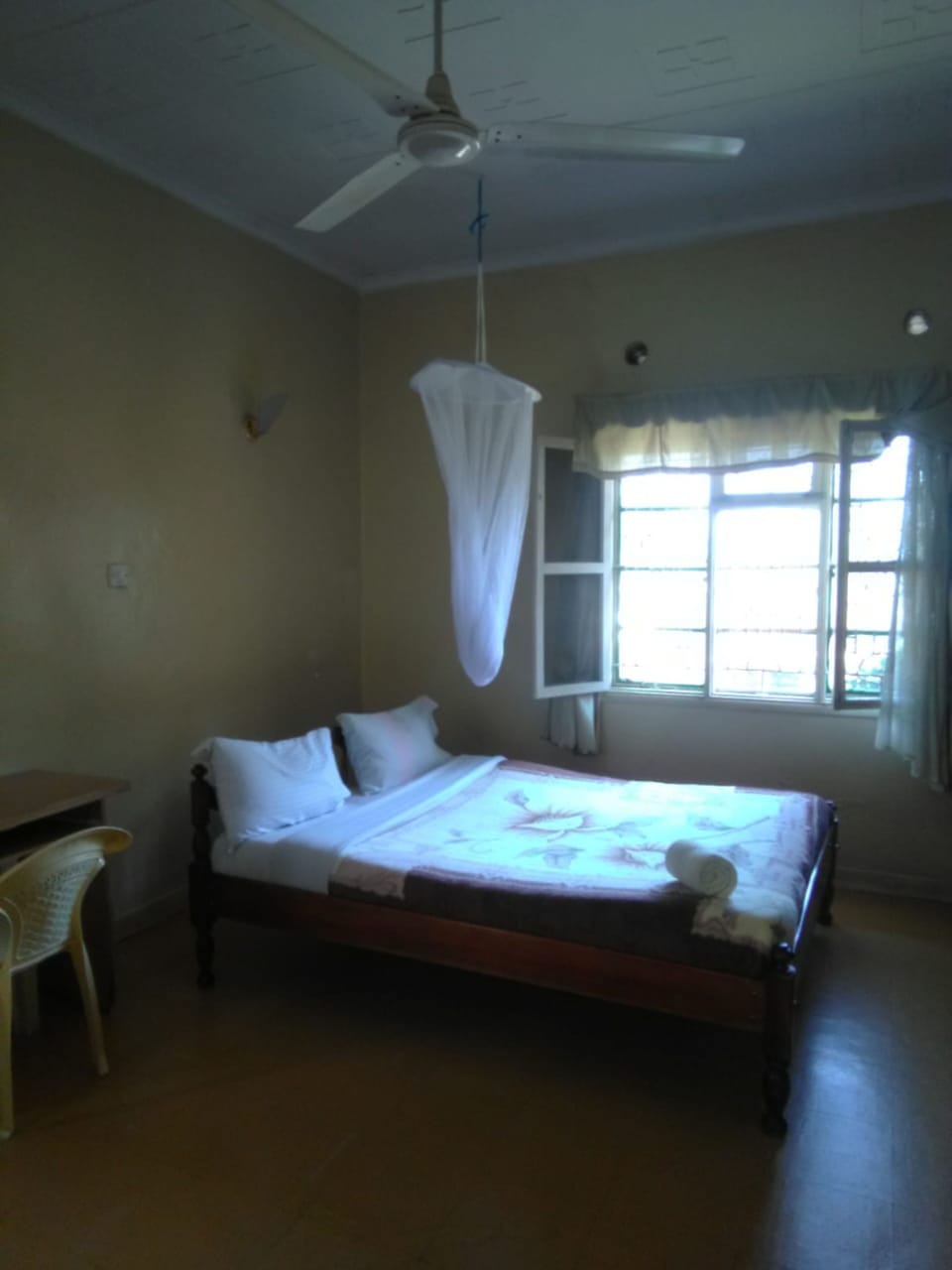 Double Room | Desk, free WiFi, bed sheets