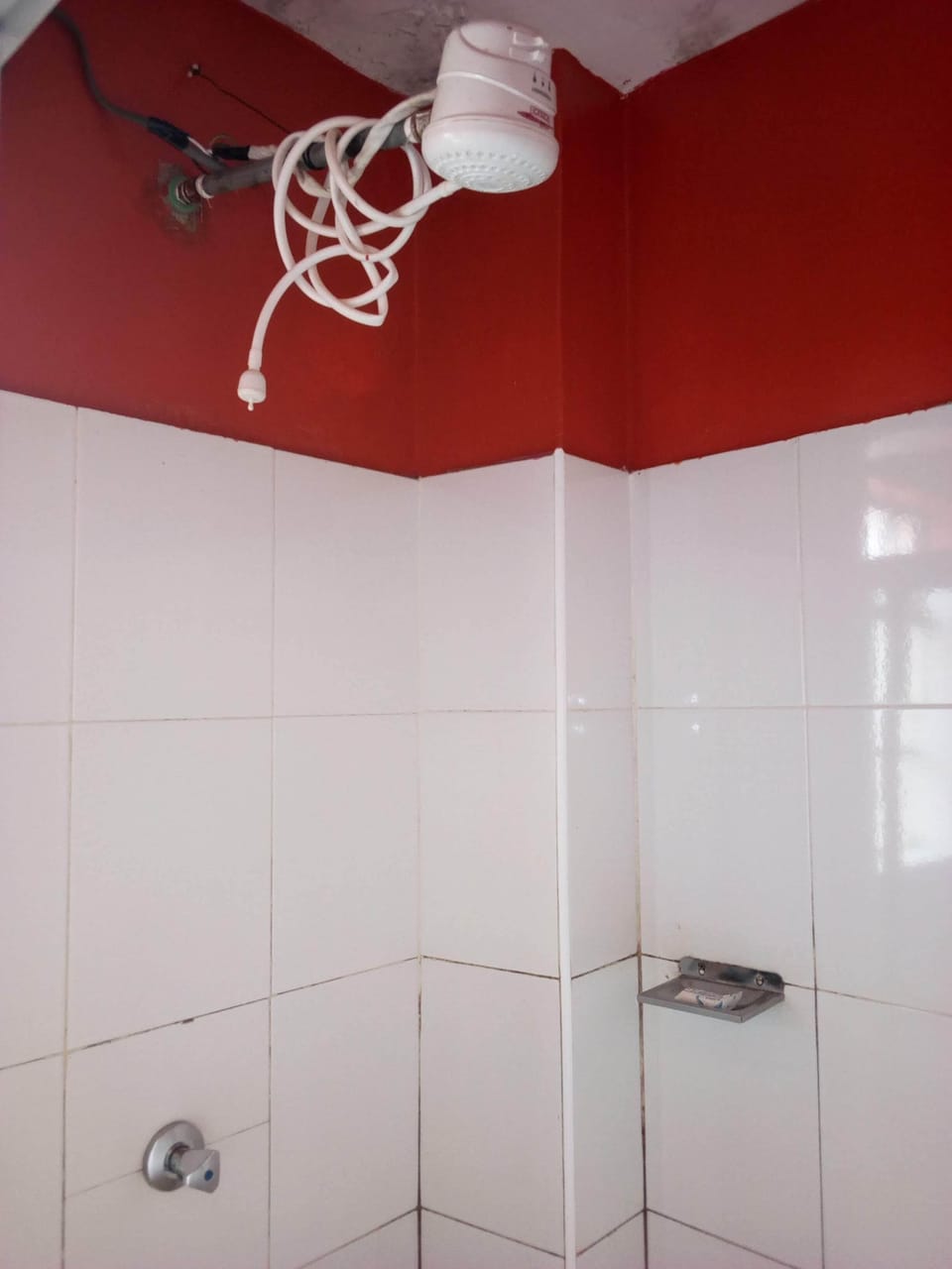Deluxe Room | Bathroom shower