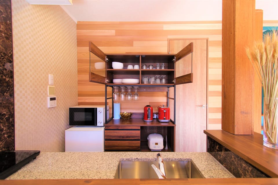 Basic Condo | Private kitchenette | Fridge, microwave, stovetop, electric kettle