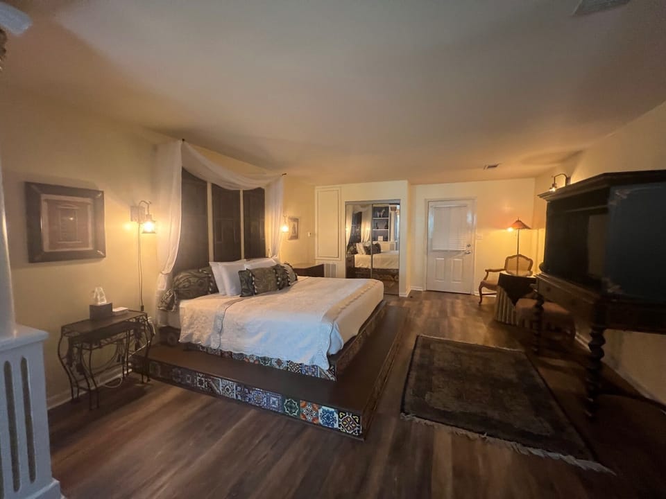 Scheherazade | Individually decorated, individually furnished, desk, iron/ironing board