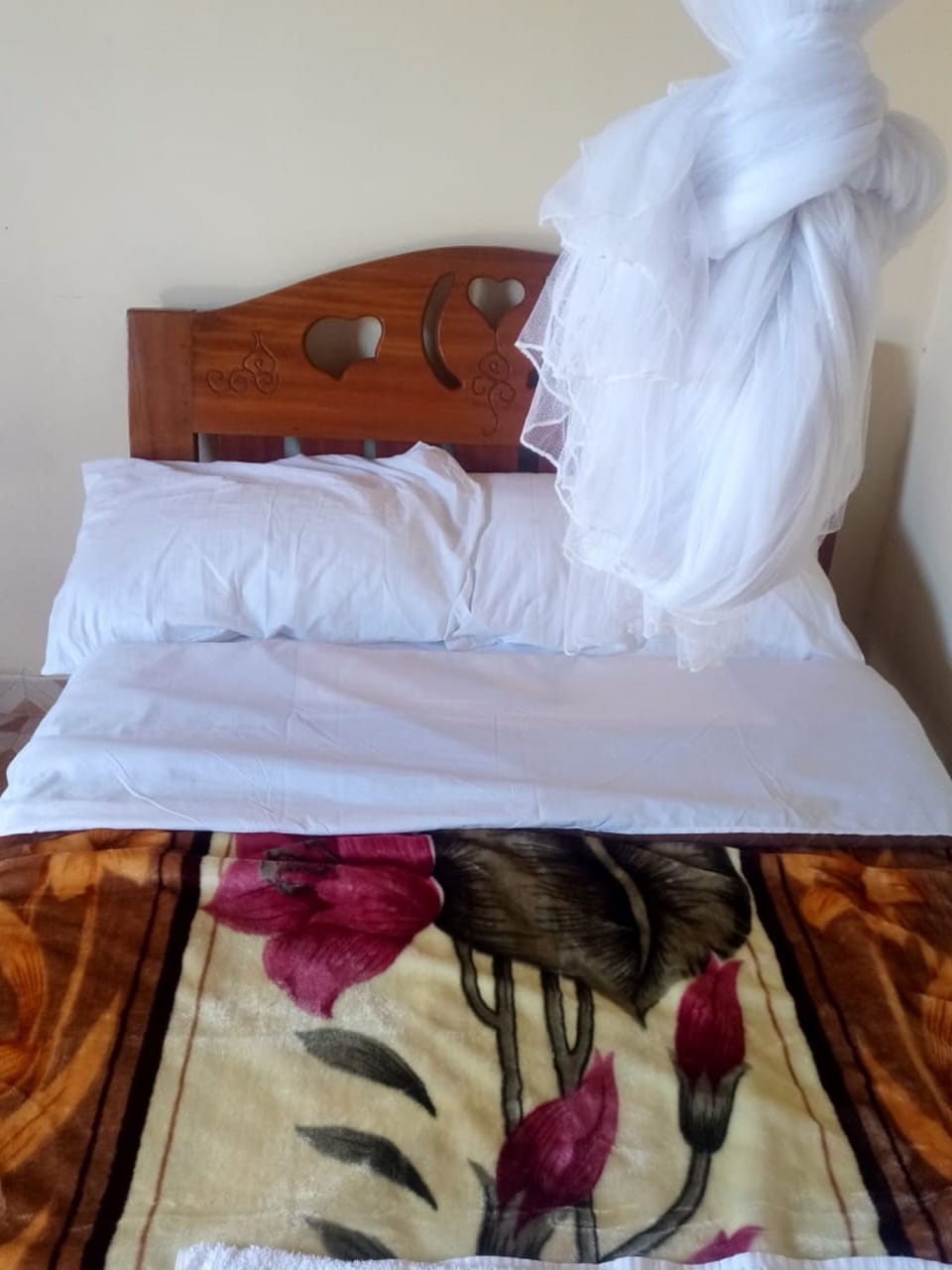 Single Room | Desk, bed sheets
