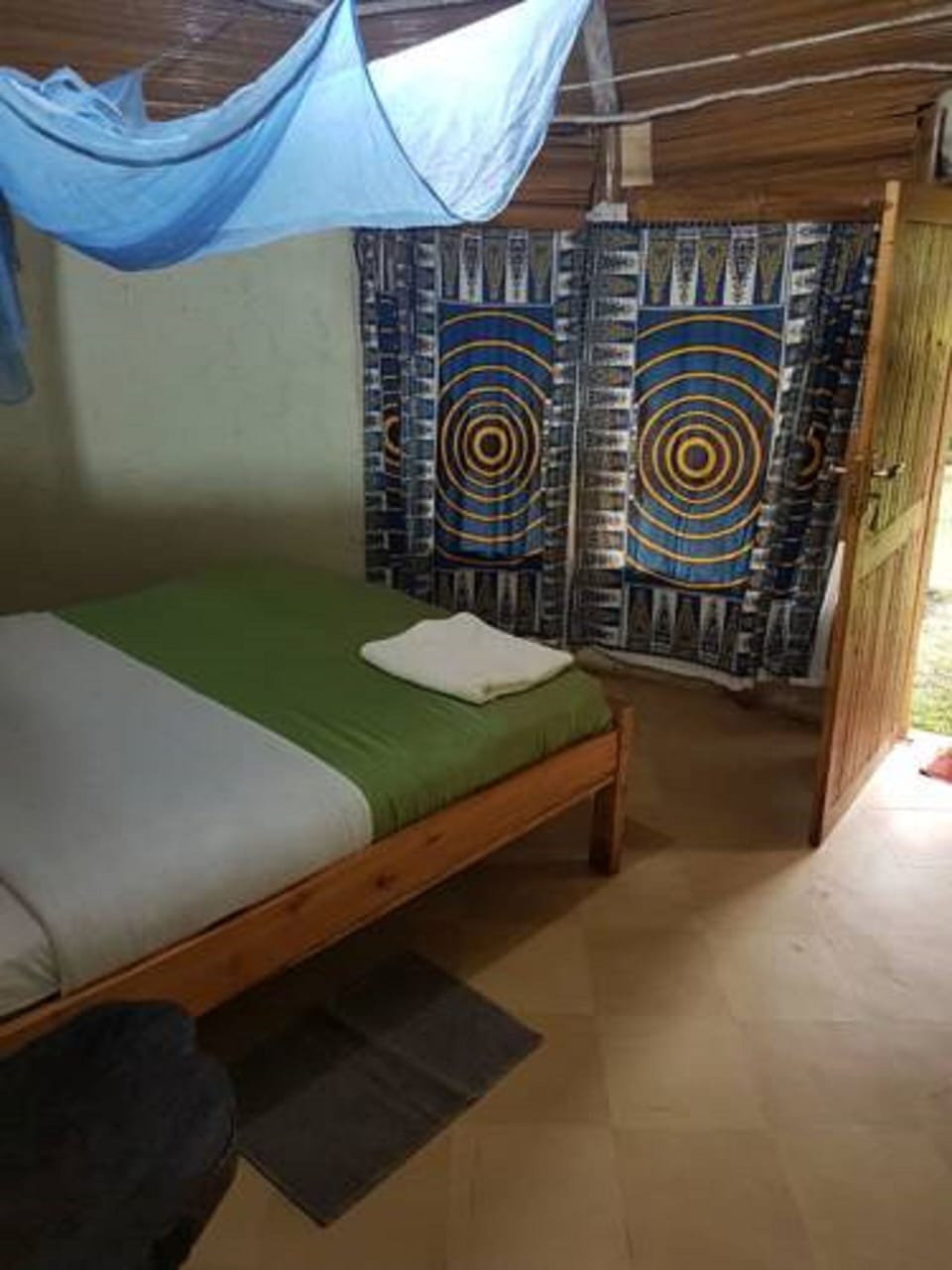 Single Room | Desk, iron/ironing board, bed sheets