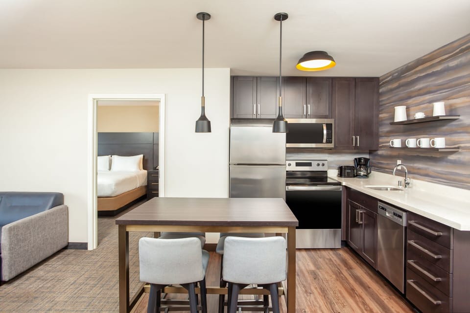 Coffee/tea maker, dining tables