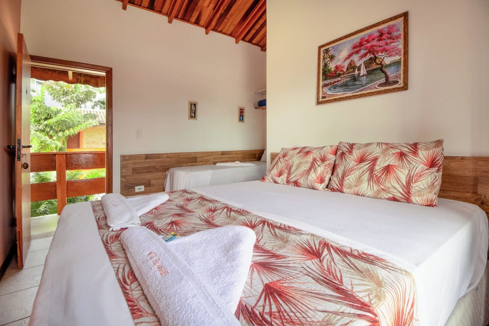 Superior Room | Minibar, bed sheets