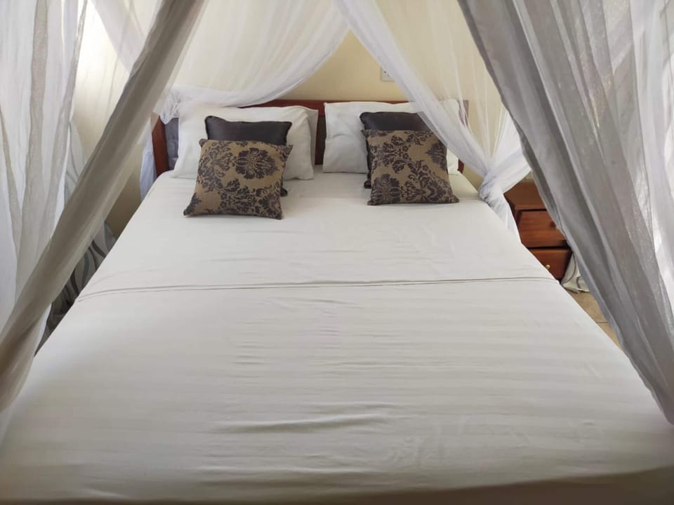 1 bedroom, premium bedding, in-room safe, desk