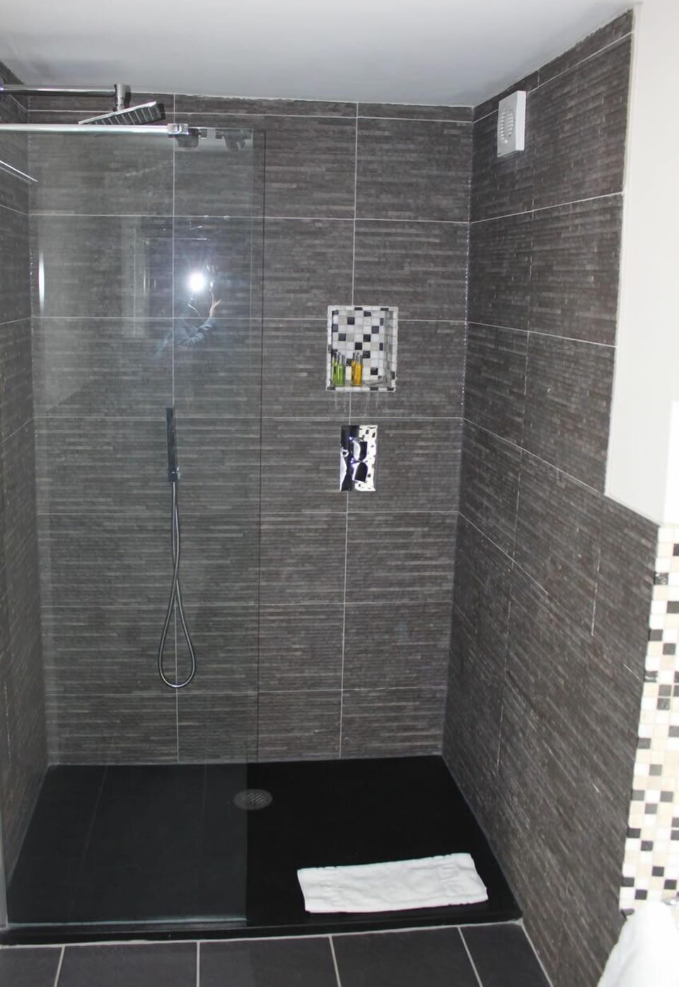 Shower, free toiletries, towels