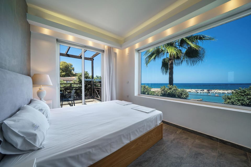 Deluxe Suite, Hot Tub, Sea View | In-room safe, desk, blackout drapes, iron/ironing board