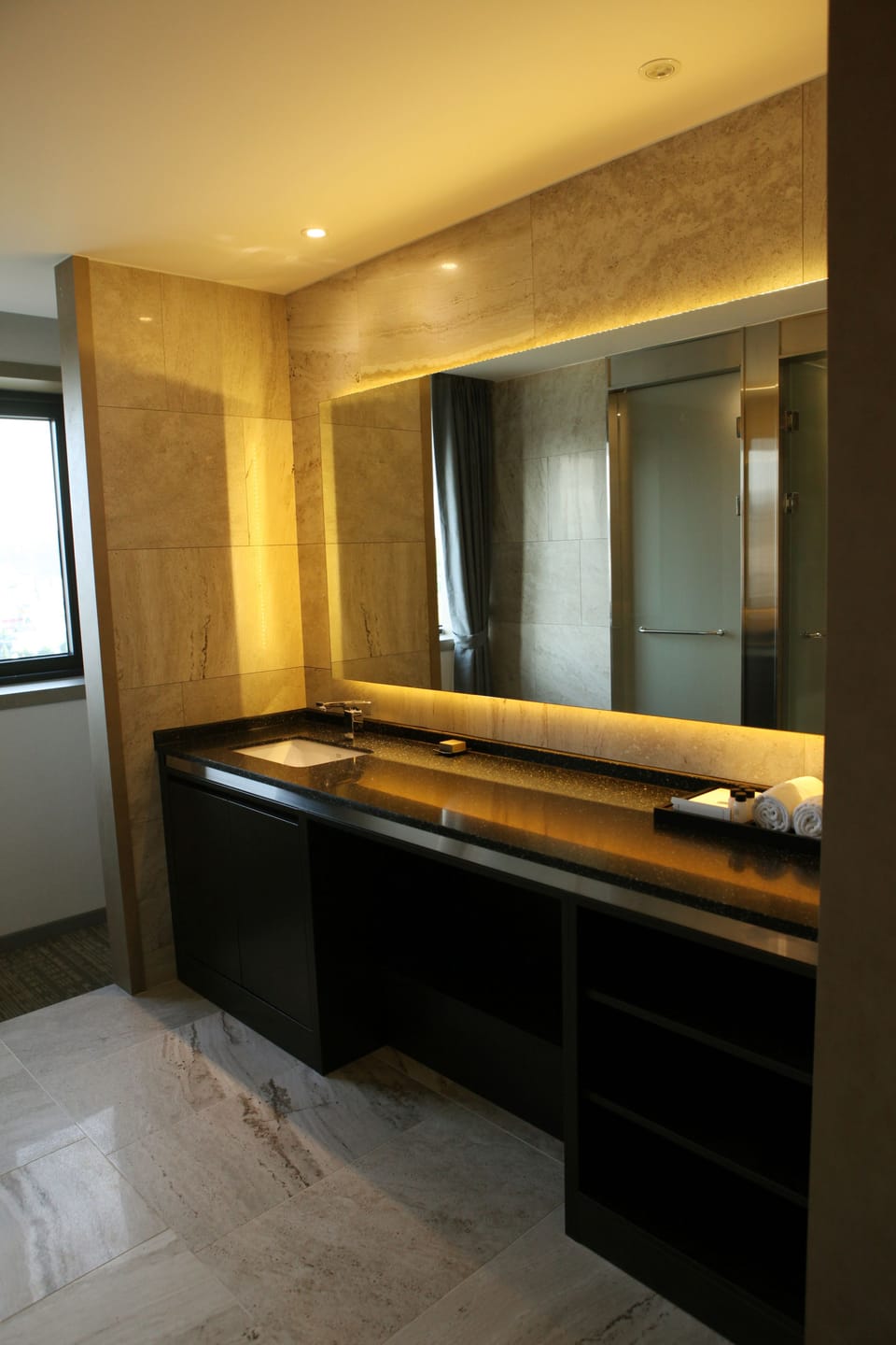 Bathroom sink