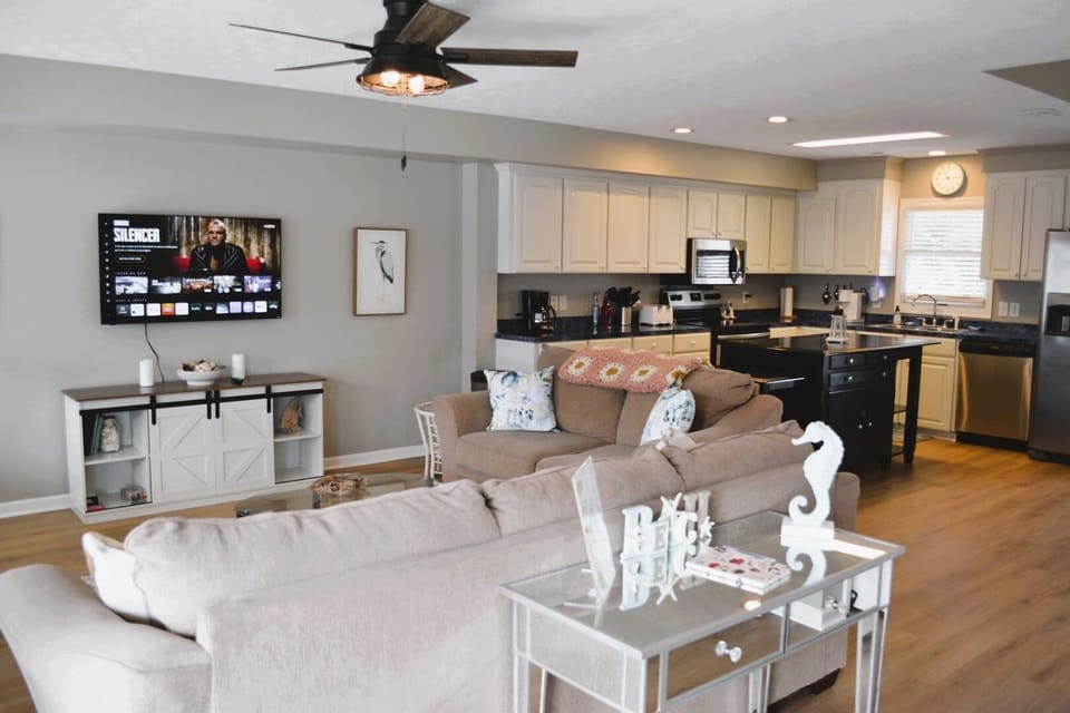 House, 4 Bedrooms | Living area | TV