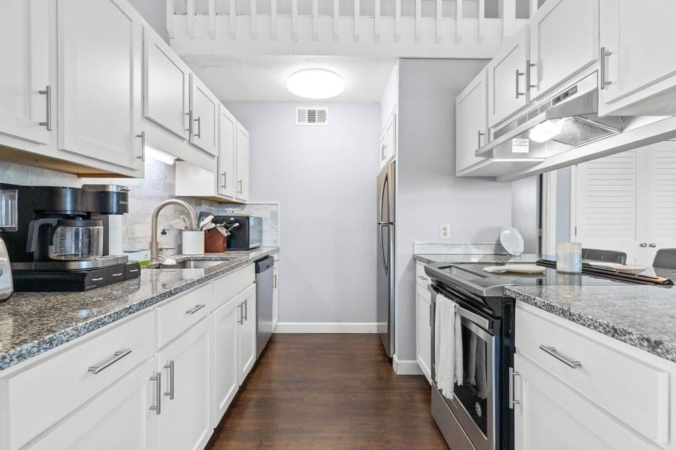 House, 4 Bedrooms | Private kitchen | Coffee/tea maker, fridge, oven, toaster