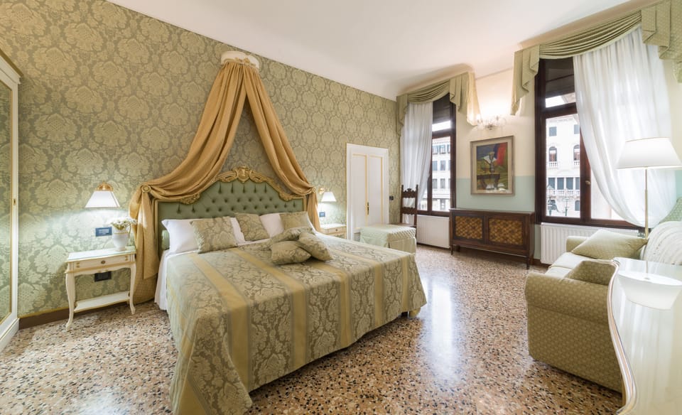 Suite "Carlo Goldoni" View on Campo Santo Stefano | Premium bedding, free minibar items, in-room safe