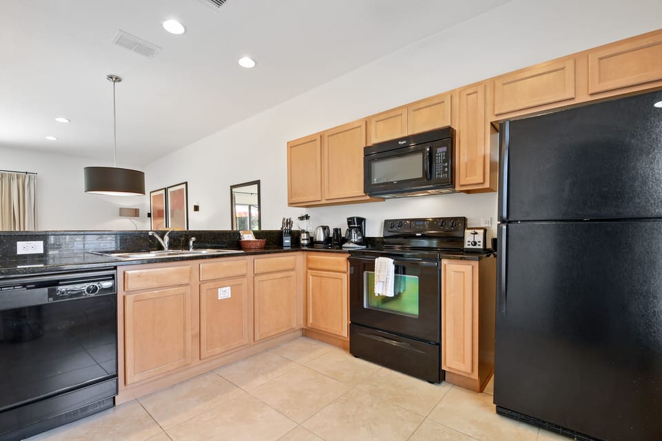 Townhome, 3 Bedrooms | Private kitchenette | Full-size fridge, microwave, oven, stovetop