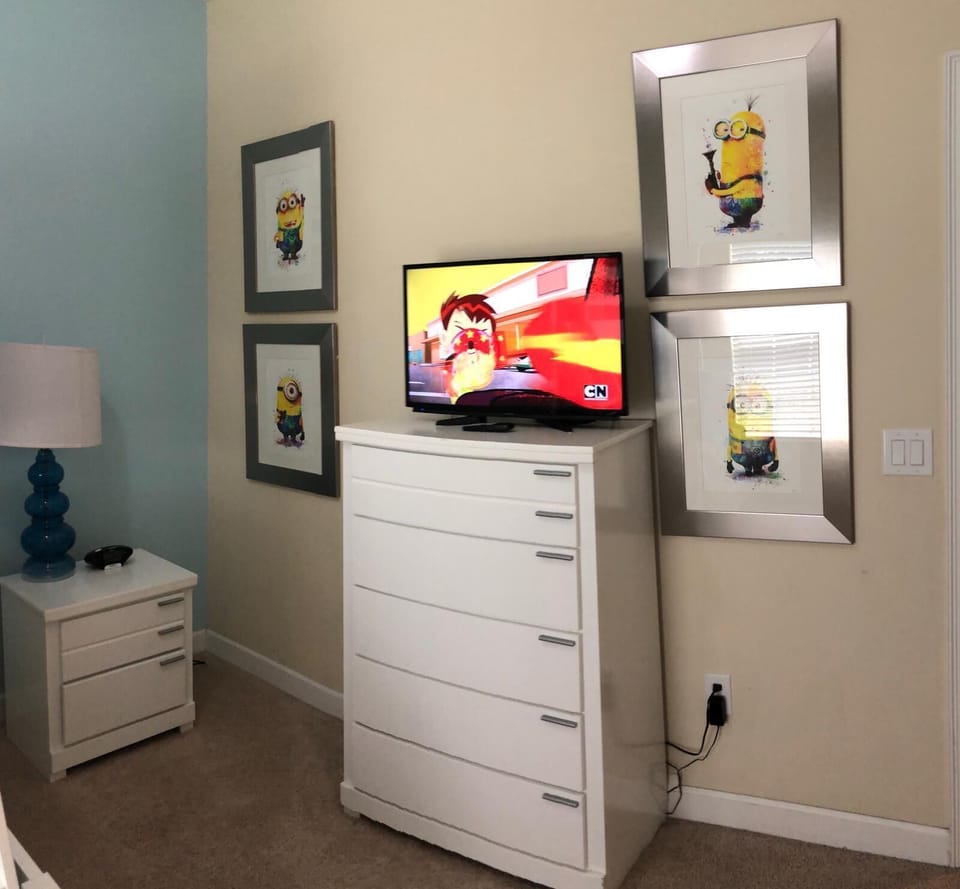 Townhome, 5 Bedrooms | Television