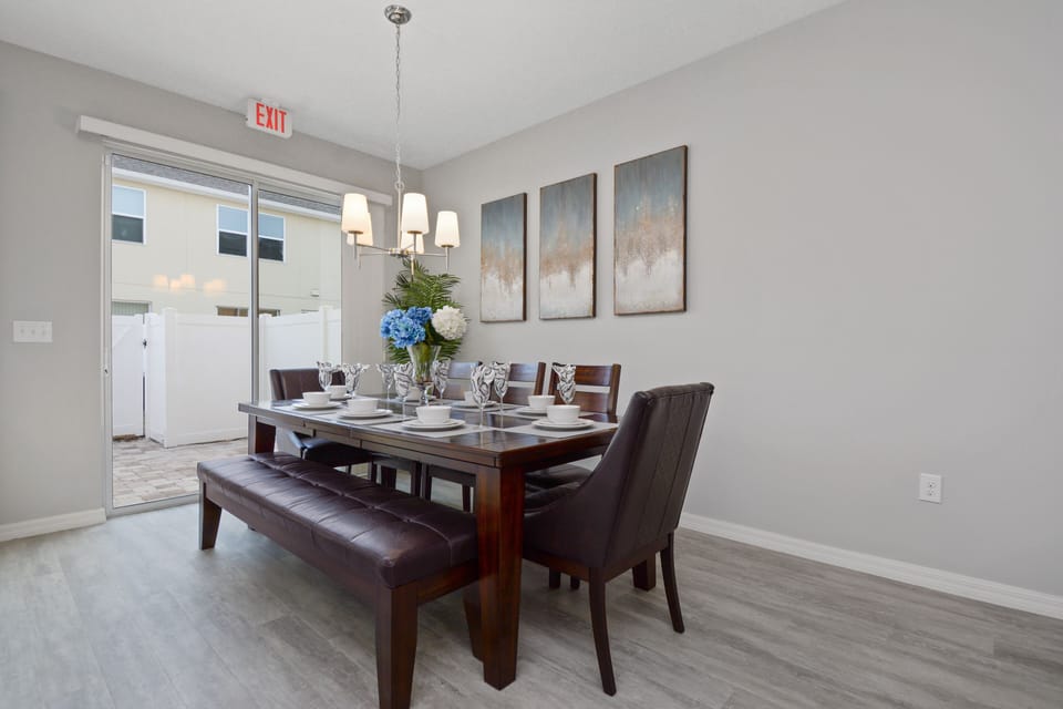 Townhome, 4 Bedrooms | In-room dining