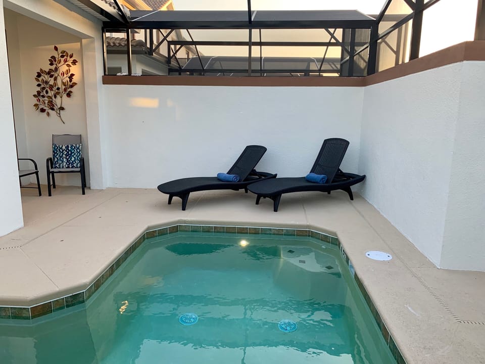 Outdoor pool, sun loungers, lifeguards on site