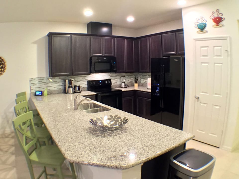 Townhome, 4 Bedrooms | Private kitchen | Full-size fridge, microwave, oven, stovetop