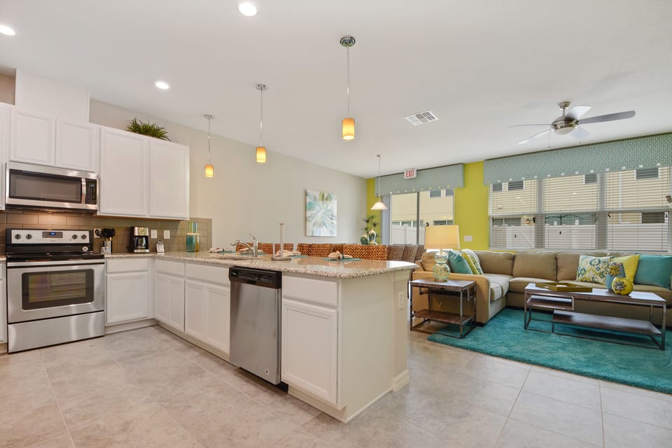 Townhome, 4 Bedrooms | Private kitchen | Full-size fridge, microwave, oven, stovetop