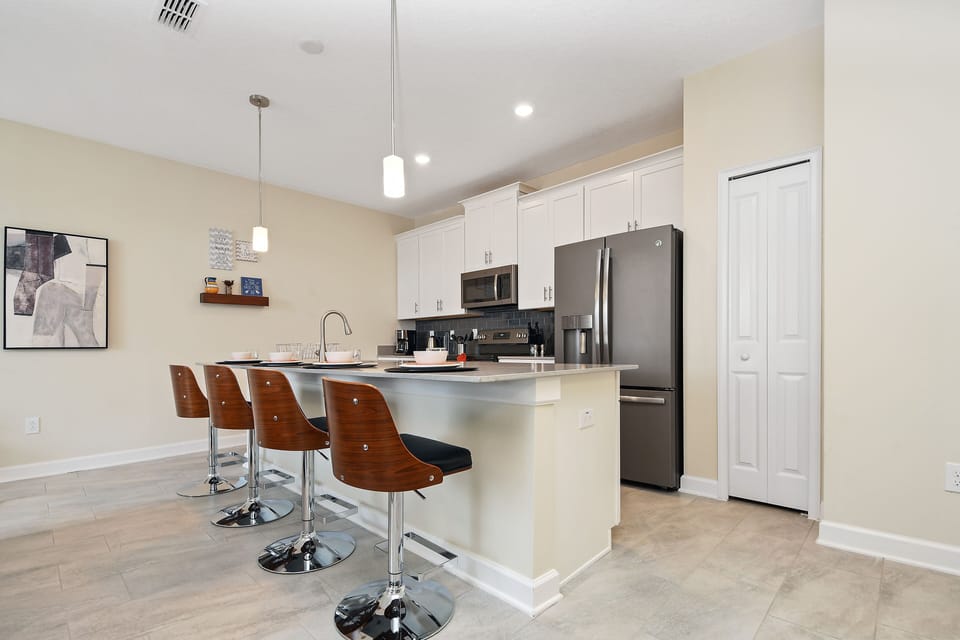 Townhome, 4 Bedrooms | Private kitchen | Full-size fridge, microwave, oven, stovetop