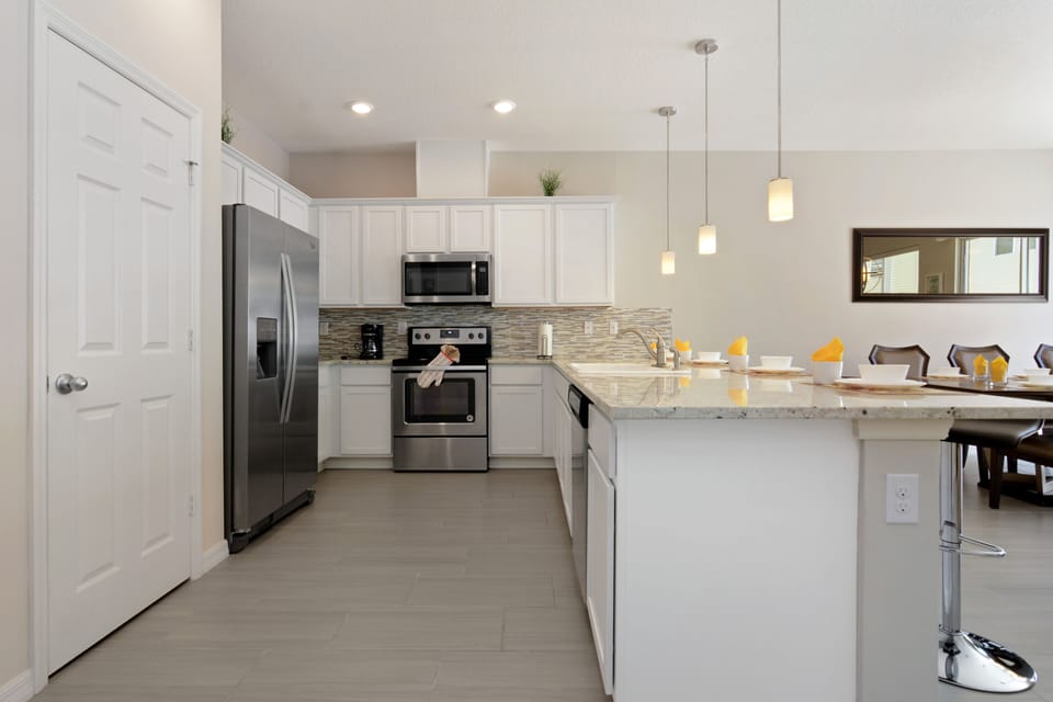 Townhome, 4 Bedrooms | Private kitchen | Full-size fridge, microwave, oven, stovetop