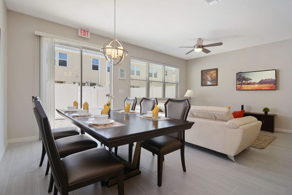 Townhome, 4 Bedrooms | In-room dining