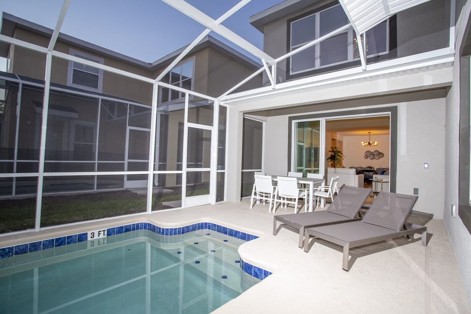 Outdoor pool, sun loungers, lifeguards on site