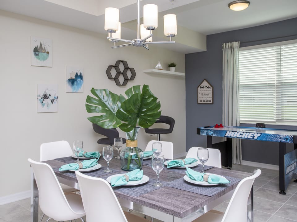 Apartment, 2 Bedrooms | In-room dining