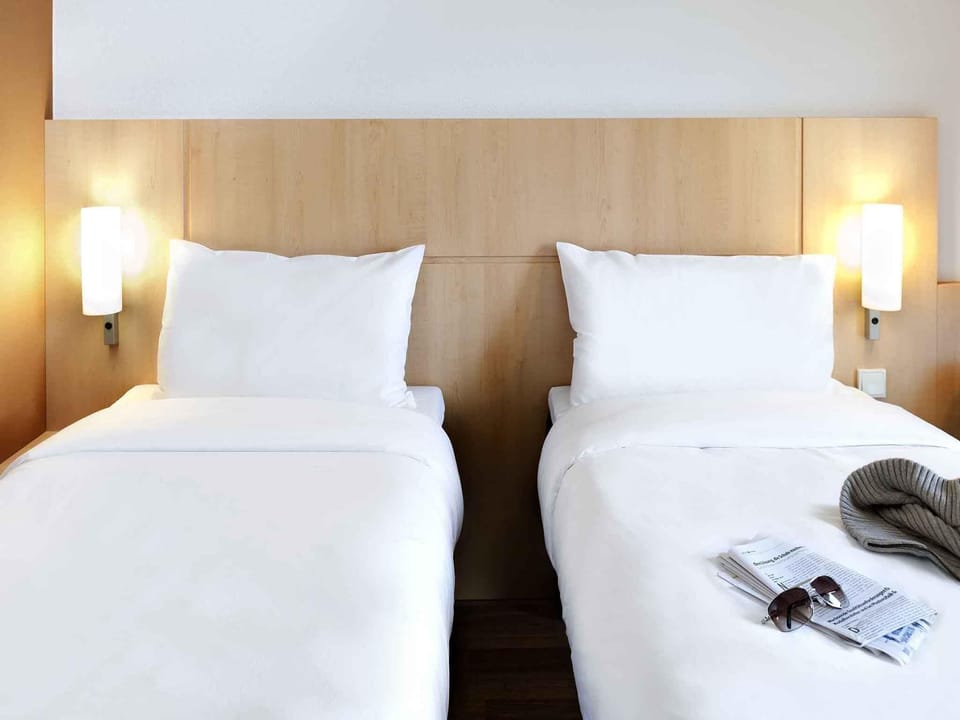 Standard Twin Room, 2 Twin Beds | In-room safe, desk, soundproofing, iron/ironing board