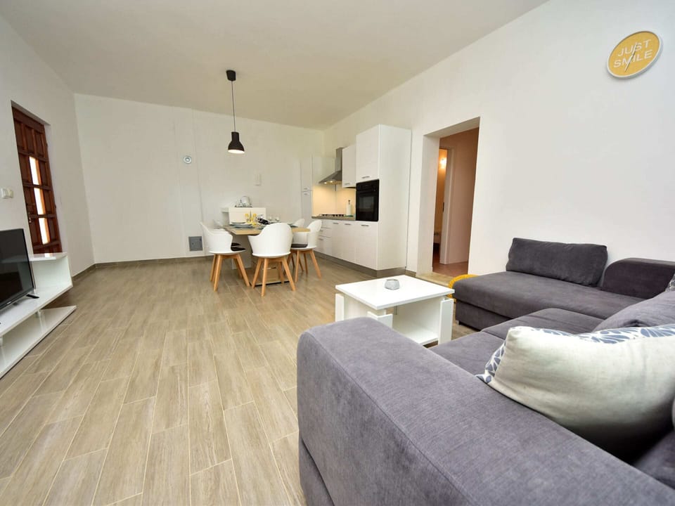 Apartment | Dining