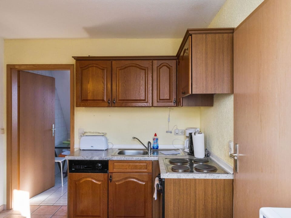 Apartment | Private kitchen | Stovetop, dishwasher