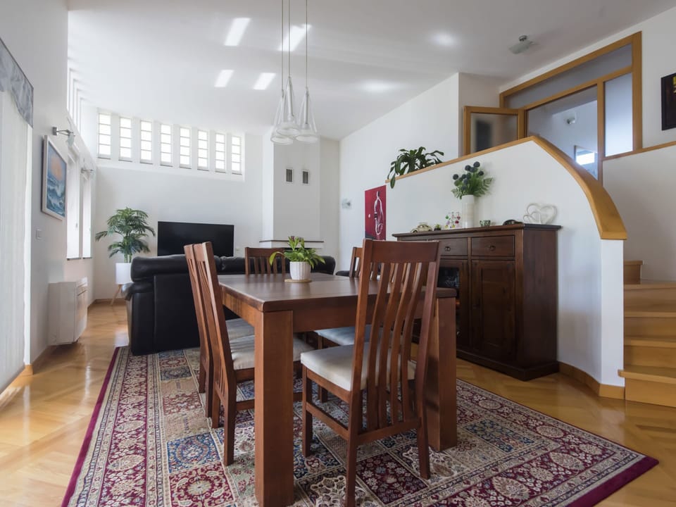 Villa | Dining