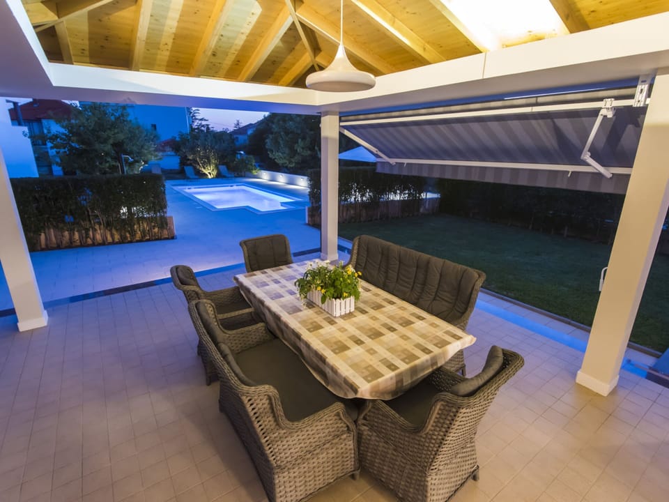 Villa | Dining